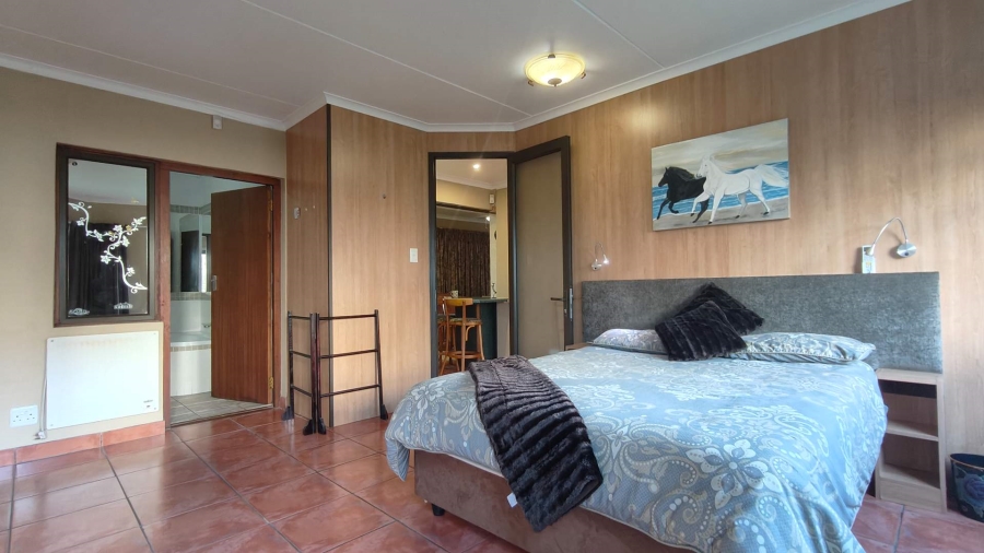 7 Bedroom Property for Sale in Bayview Western Cape